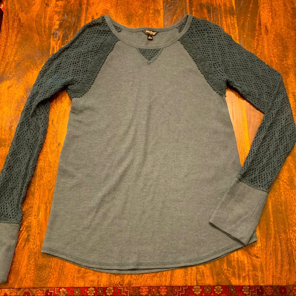 Lucky Brand - Green Top w/ Crochet Sleeves -Size L
